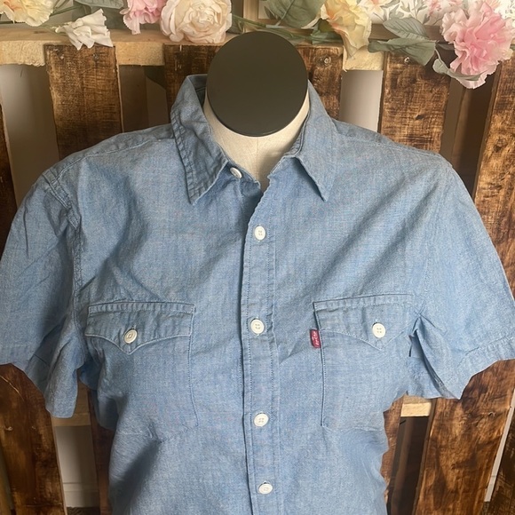 Levi’s top standard woman’s blue western button down collared shirt Sz Medium - Picture 3 of 7